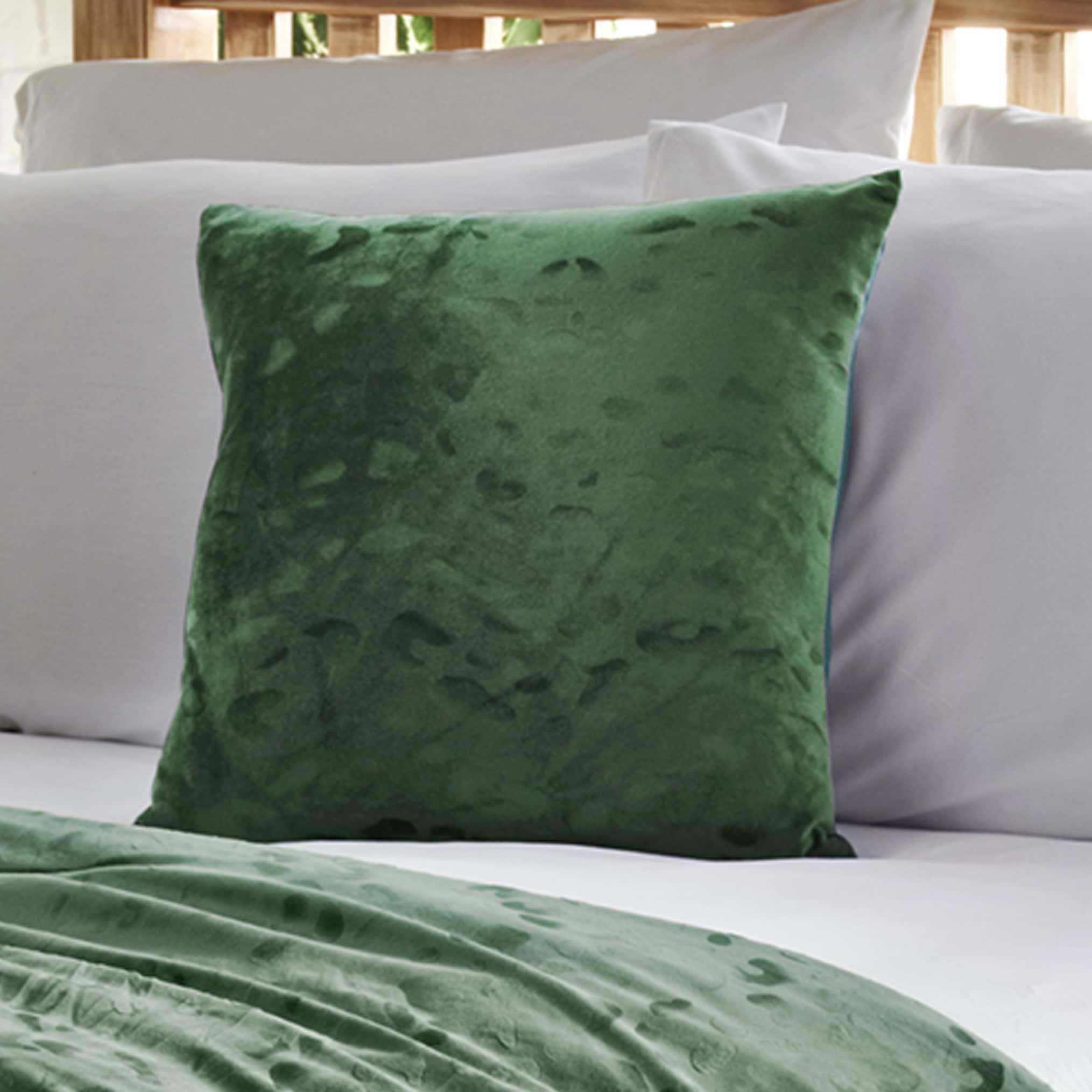 Cosmopolitan Velvet-Touch Cushion-image-541879GE