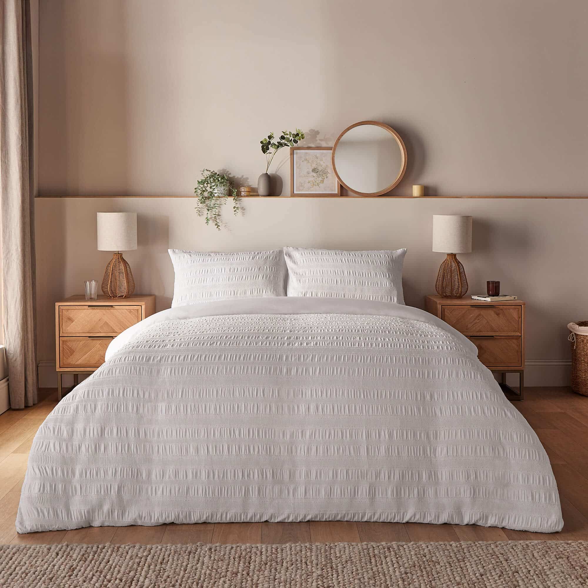 Silentnight Supersoft Seersucker Duvet Set - White-image-592994GE
