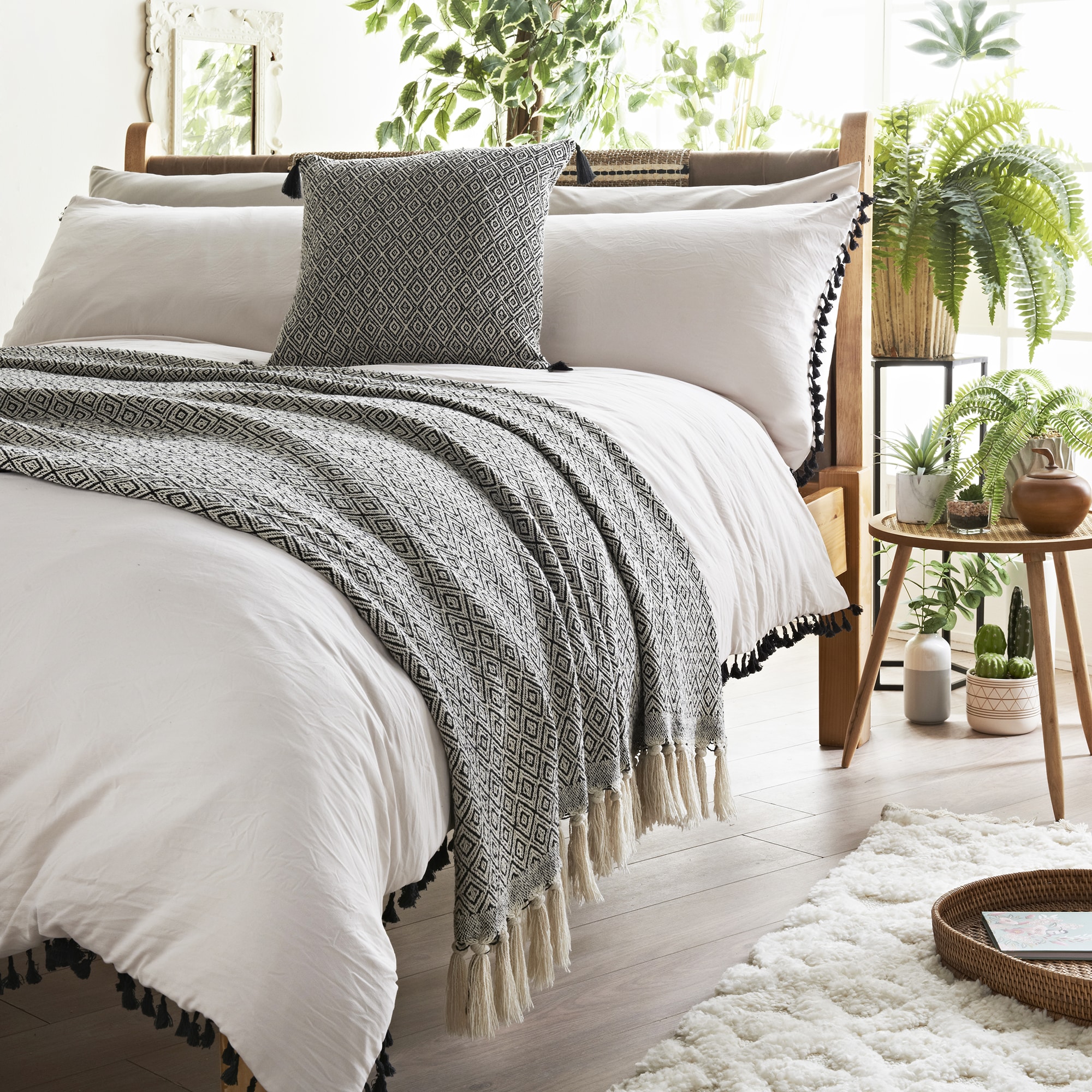 Cosmo Living by Cosmopolitan Geometric Diamond Throw &amp; Cushion Bundle