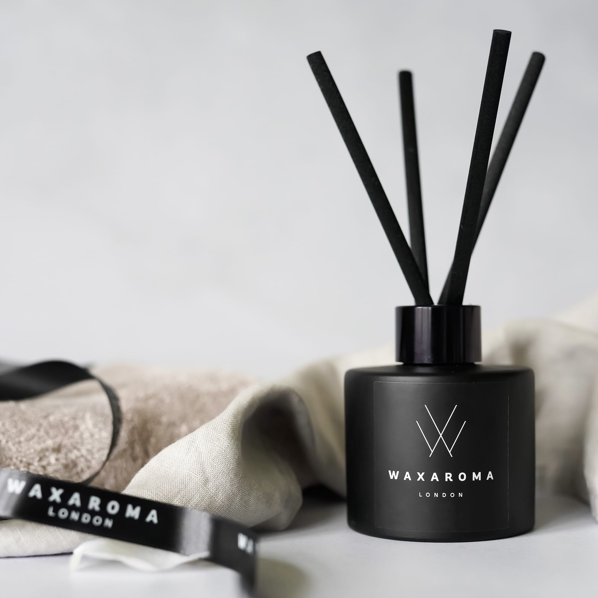 Fresh Linen Reed Diffuser by Waxaroma LDN-image-2000101104